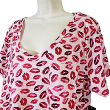 Load image into Gallery viewer, Torrid NWT Plus Size 2X Lip Print Tee
