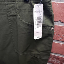 Load image into Gallery viewer, Pendleton Cargo Pants NWT Size 12
