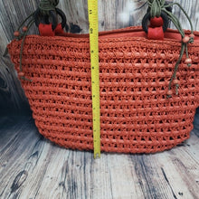 Load image into Gallery viewer, Sun &amp; Sand Straw Handbag
