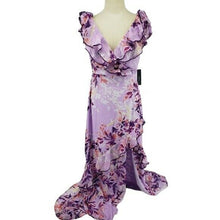 Load image into Gallery viewer, Lulu&#39;s NWT Women&#39;s Size M Lilac Purple Floral Print Dress

